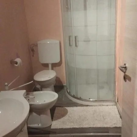 The Orange Housing In كومو