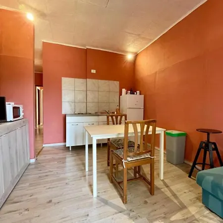 The Orange Housing In * 코모